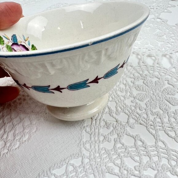 Wedgwood Evenlode Corinthian Floral Set of 2 Tea Cups & Saucers England Embossed - Picture 10 of 16